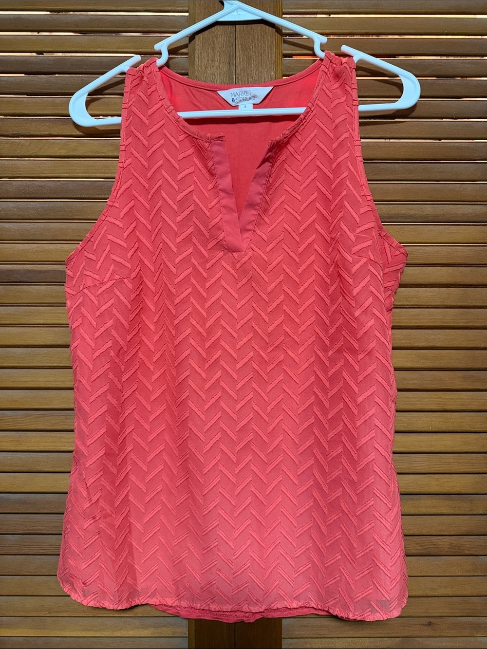 Market & Spruce Coral Chevron-Texture V-Notch Tank